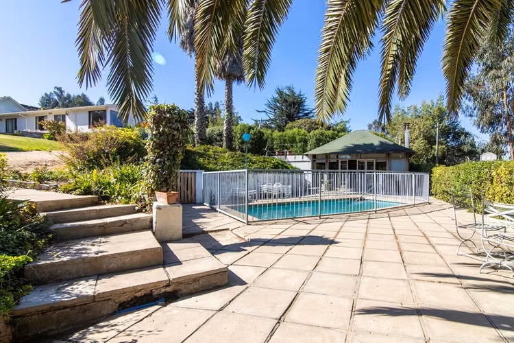 Casa de agrado con piscina y jardín 10640 mts2