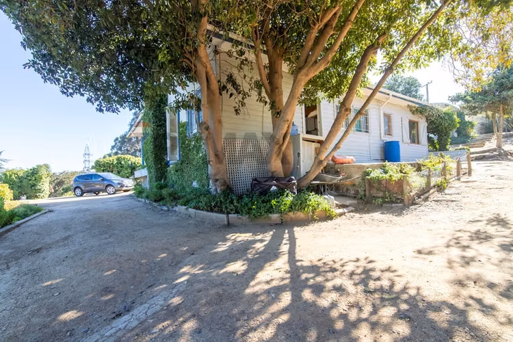 Casa de agrado con piscina y jardín 10640 mts2
