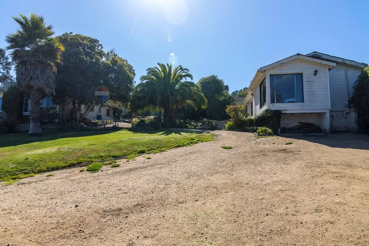 Casa de agrado con piscina y jardín 10640 mts2