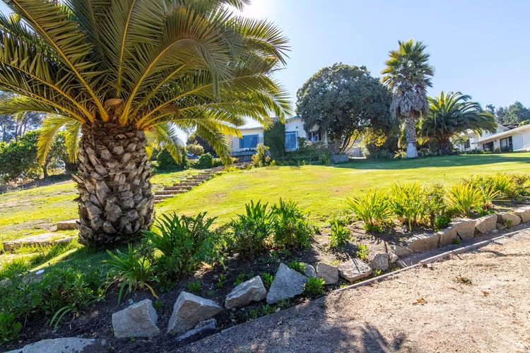 Casa de agrado con piscina y jardín 10640 mts2