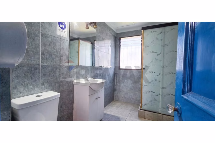 Casa comercial, gran ubicación a pasos metro