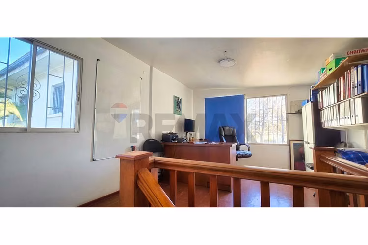Casa comercial, gran ubicación a pasos metro