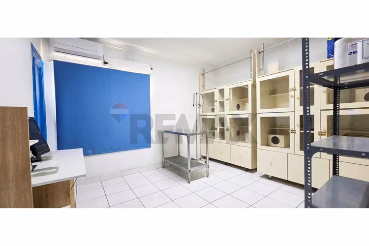 Casa comercial, gran ubicación a pasos metro