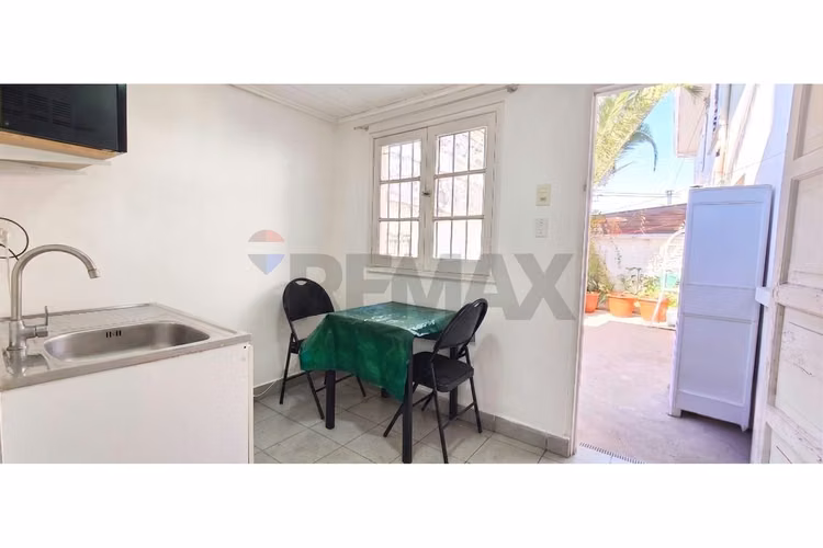 Casa comercial, gran ubicación a pasos metro