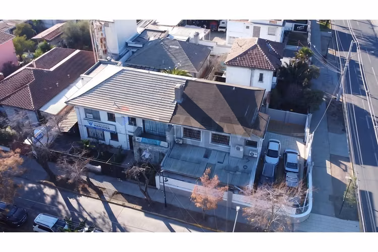 Casa comercial, gran ubicación a pasos metro