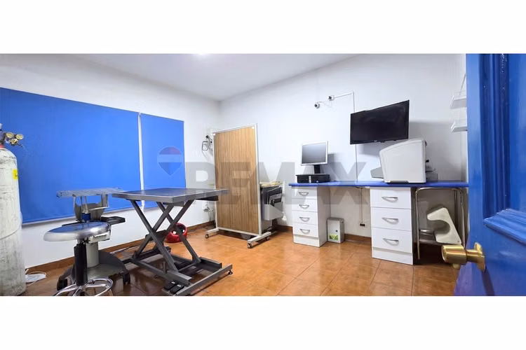 Casa comercial, gran ubicación a pasos metro