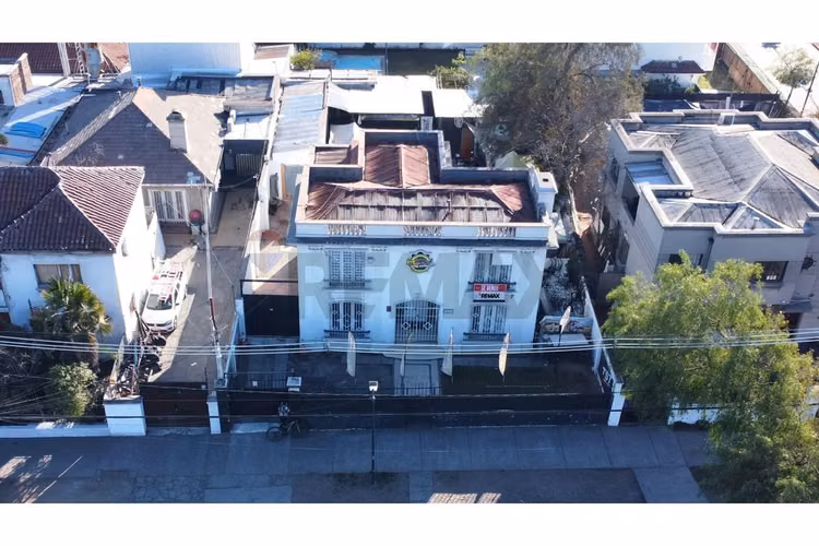 Maravillosa casa estilo francés ideal para oficina