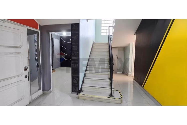 Maravillosa casa estilo francés ideal para oficina