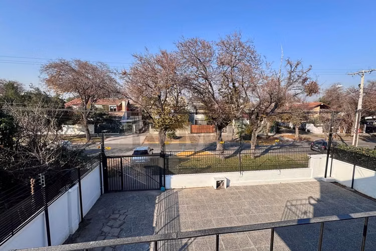 Casa comercial recien remodelada, cerca metro