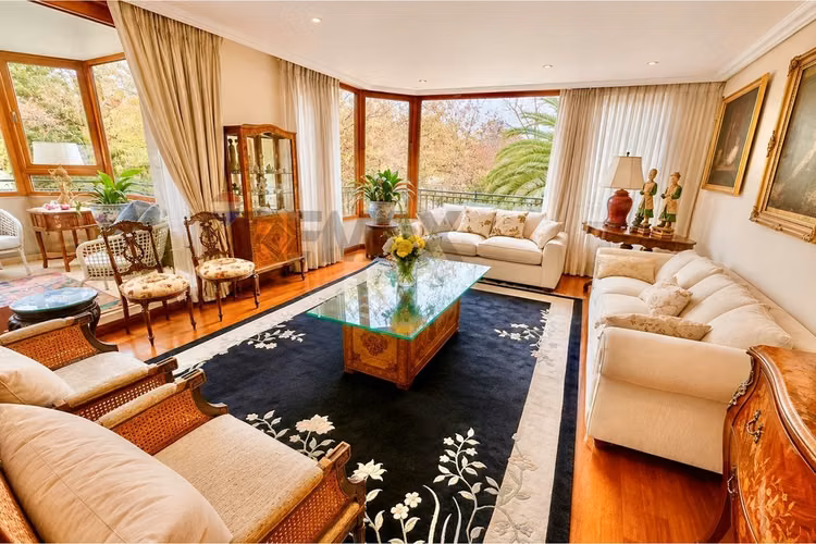 Venta depto en vitacura 4d+3b+ servicio