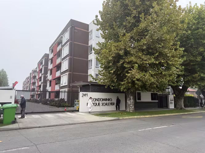 VENDEMOS  DEPARTAMENTO EN CONDOMINIO PARQUE SCHLEYER