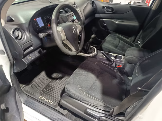 Nissan Np-300 2.5 Bencinera