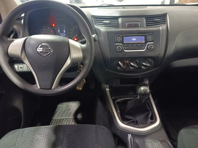 Nissan Np-300 2.5 Bencinera
