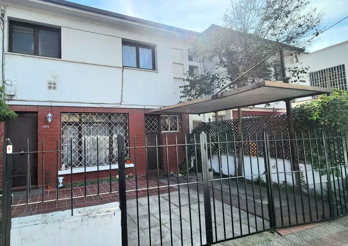 SE VENDE CASA CON EXCELENTE UBICACION   (174940)