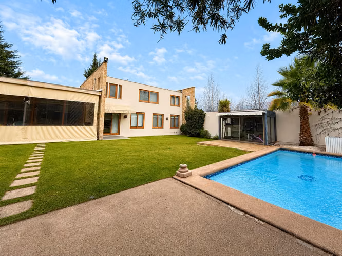 Arriendo amplia casa Santiago College  (174972)