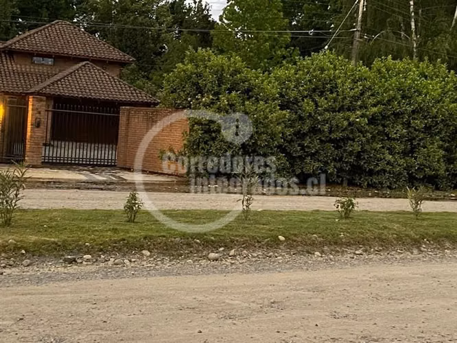 Parcela venta con casa en Linares 240/ 2.520,piscina, jardín