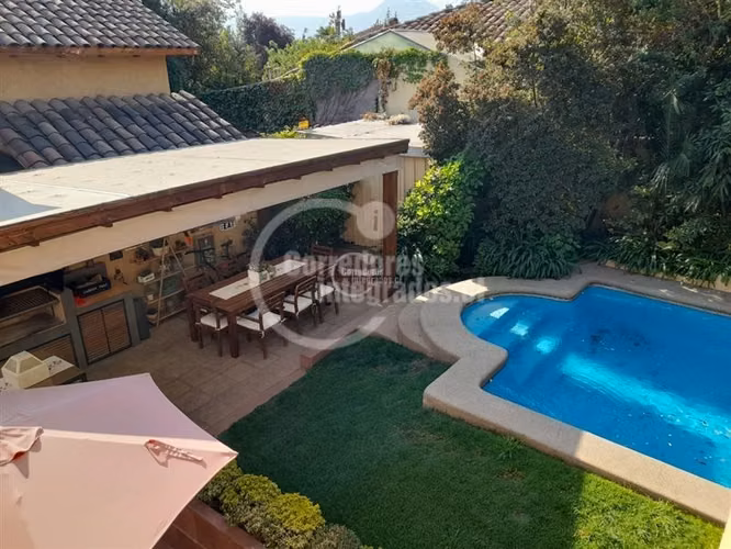 Casa en venta de 4 dorm. en Las Condes