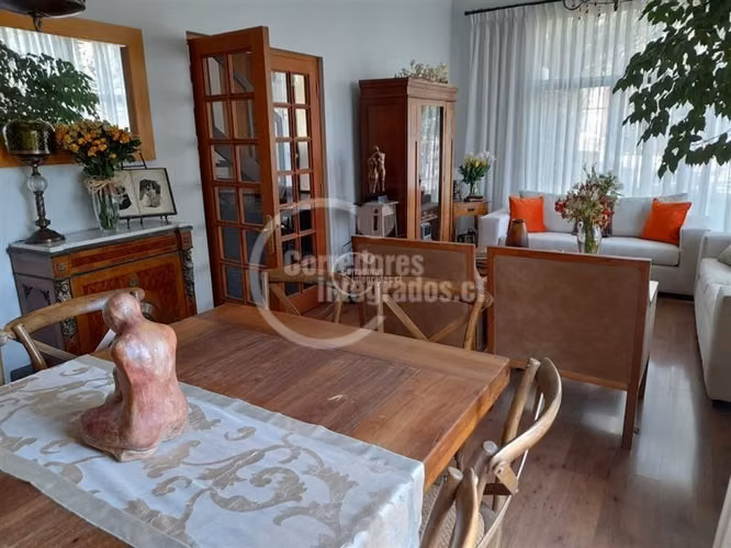 Casa en venta de 4 dorm. en Las Condes