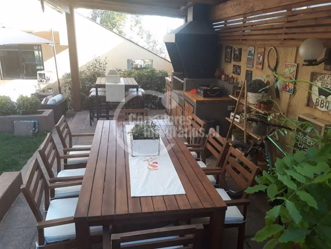 Casa en venta de 4 dorm. en Las Condes