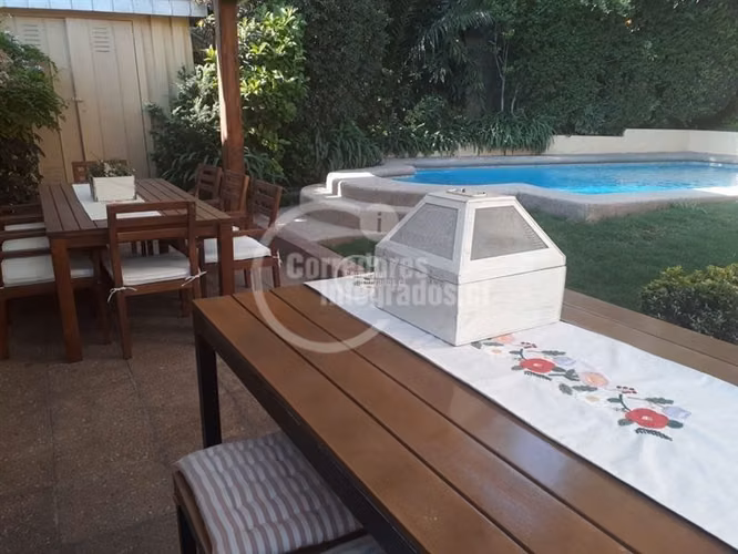 Casa en venta de 4 dorm. en Las Condes