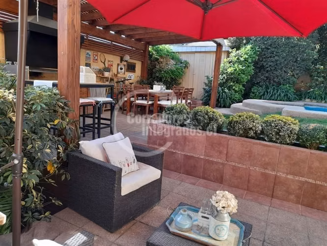 Casa en venta de 4 dorm. en Las Condes