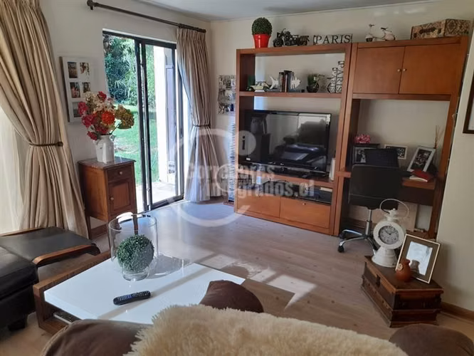 Casa en venta de 4 dorm. en Las Condes