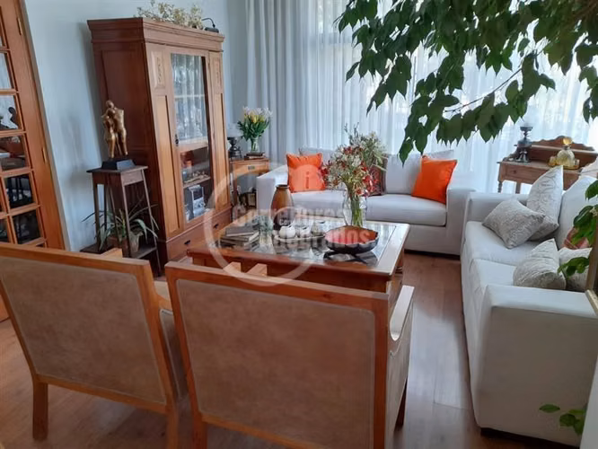 Casa en venta de 4 dorm. en Las Condes