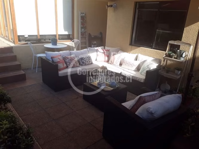 Casa en venta de 4 dorm. en Las Condes