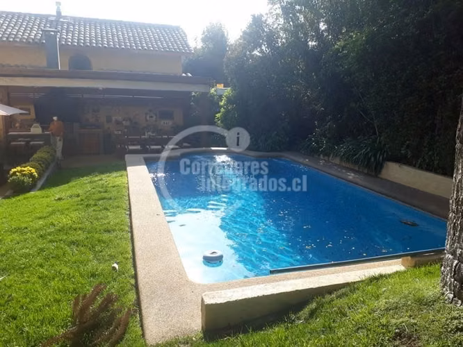 Casa en venta de 4 dorm. en Las Condes