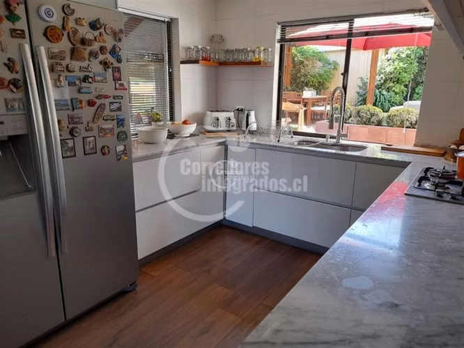 Casa en venta de 4 dorm. en Las Condes