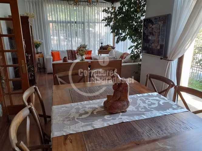 Casa en venta de 4 dorm. en Las Condes
