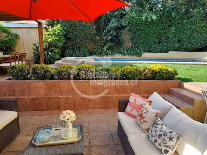 Casa en venta de 4 dorm. en Las Condes