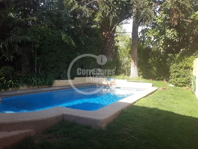 Casa en venta de 4 dorm. en Las Condes