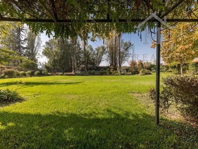 Casa en venta de 5 dorm. en CHICUREO CENTRO Colina