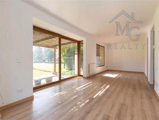 Casa en venta de 5 dorm. en CHICUREO CENTRO Colina