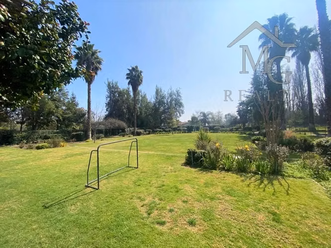Casa en venta de 5 dorm. en CHICUREO CENTRO Colina