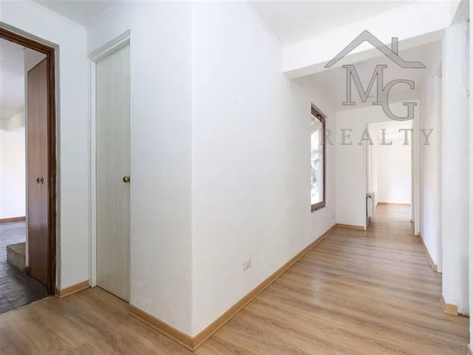 Casa en venta de 5 dorm. en CHICUREO CENTRO Colina