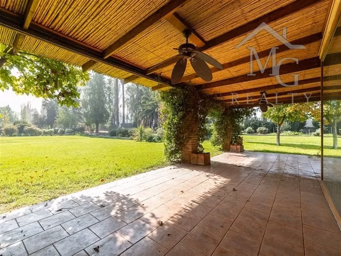 Casa en venta de 5 dorm. en CHICUREO CENTRO Colina