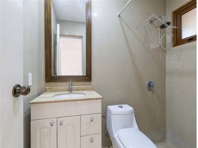 Casa en venta de 5 dorm. en CHICUREO CENTRO Colina