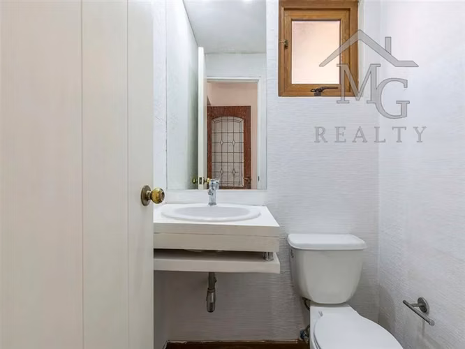 Casa en venta de 5 dorm. en CHICUREO CENTRO Colina