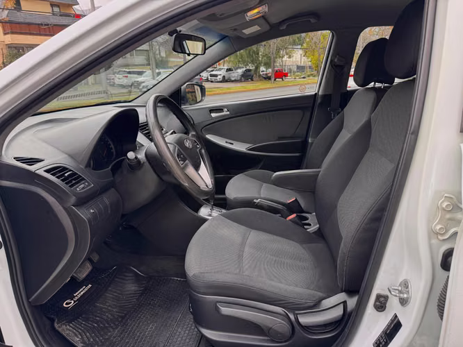 HYUNDAI ACCENT ACCENT RB GL 1.6 AUTOMATICO FULL AIRE 2015