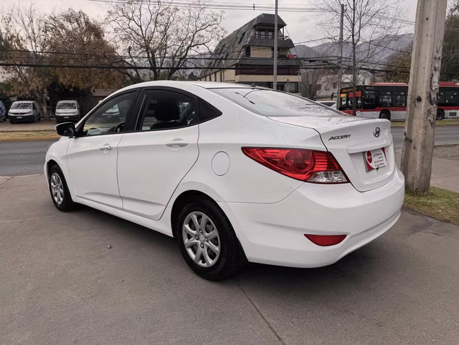 HYUNDAI ACCENT ACCENT RB GL 1.6 AUTOMATICO FULL AIRE 2015