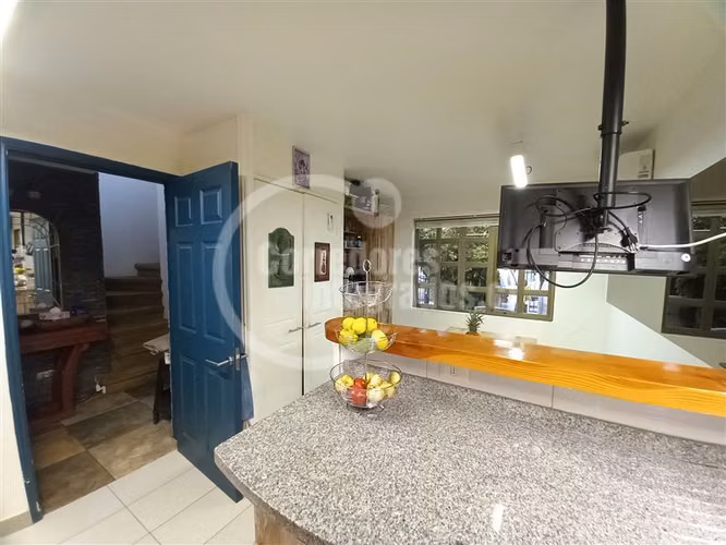 Casa en venta de 5 dorm. Piscina quincho en La Florida - Imagen 18