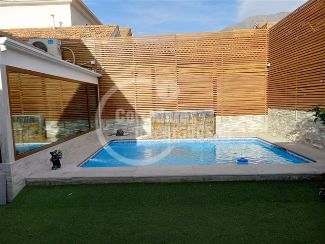 Casa en venta de 5 dorm. Piscina quincho en La Florida - Imagen 10