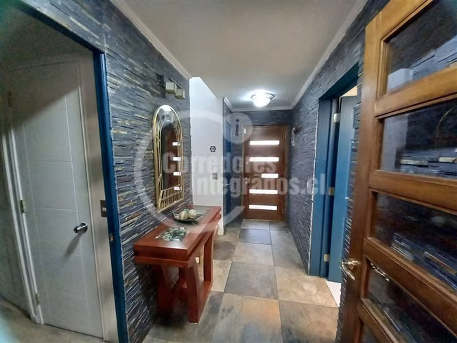 Casa en venta de 5 dorm. Piscina quincho en La Florida - Imagen 4