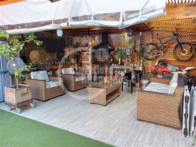 Casa en venta de 5 dorm. Piscina quincho en La Florida - Imagen 9