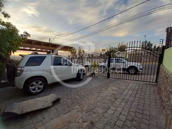 Casa en venta de 5 dorm. Piscina quincho en La Florida - Imagen 32