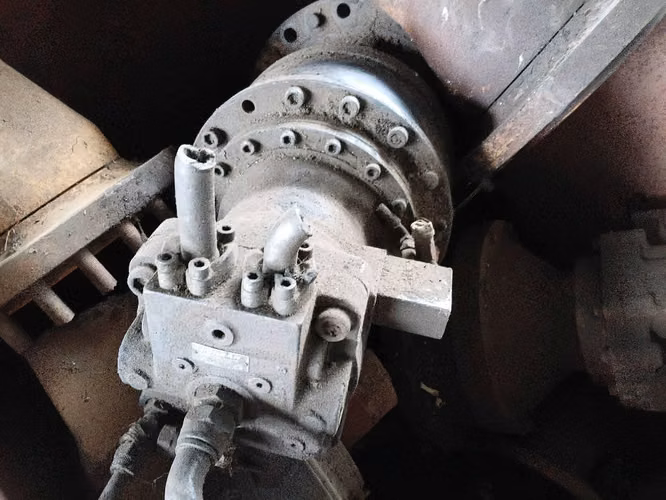 Excavadora doosan  motores de giro y tornamesa