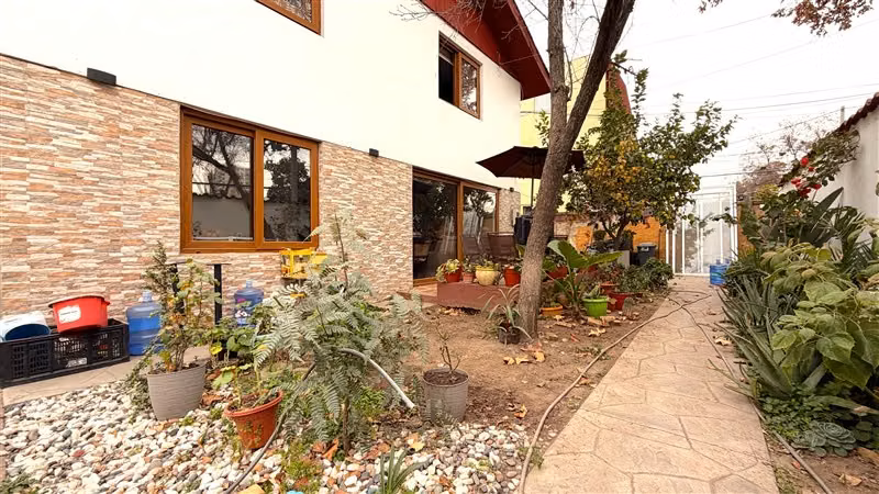 Casa en venta de 4 dorm. en Ñuñoa