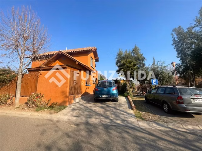 Casa en condominio, de 4 dorm. en Peñalolén - Imagen 2